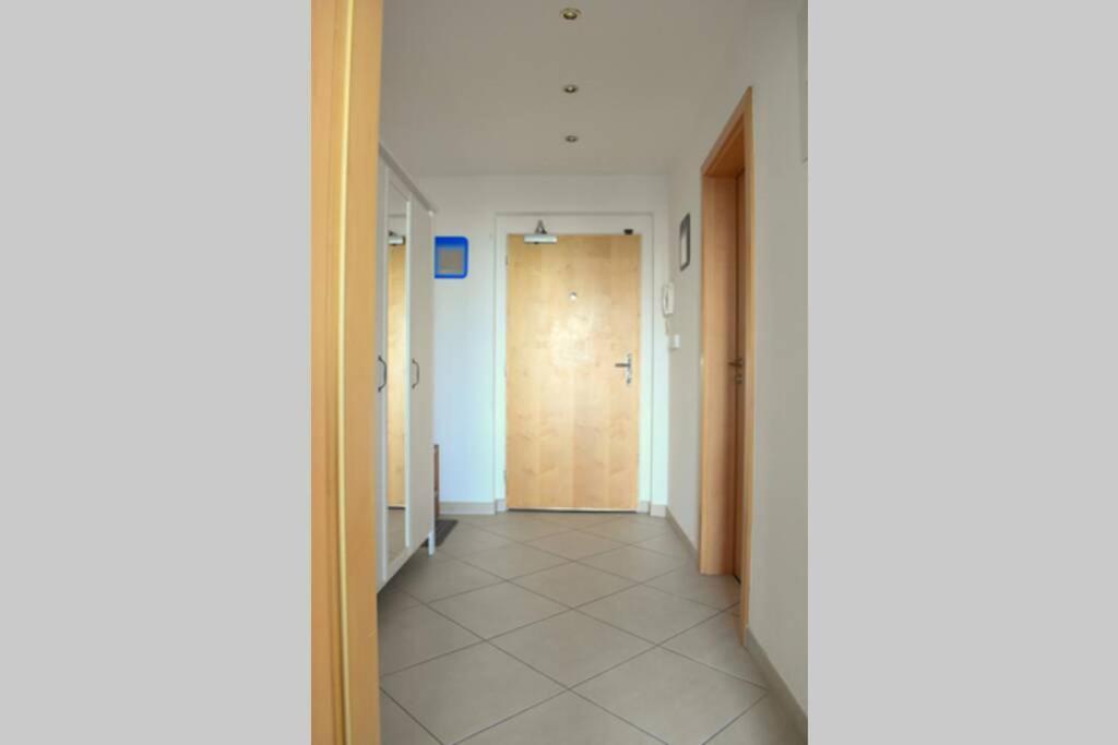 Modern Apartments - Airport 8Mins براغ المظهر الخارجي الصورة