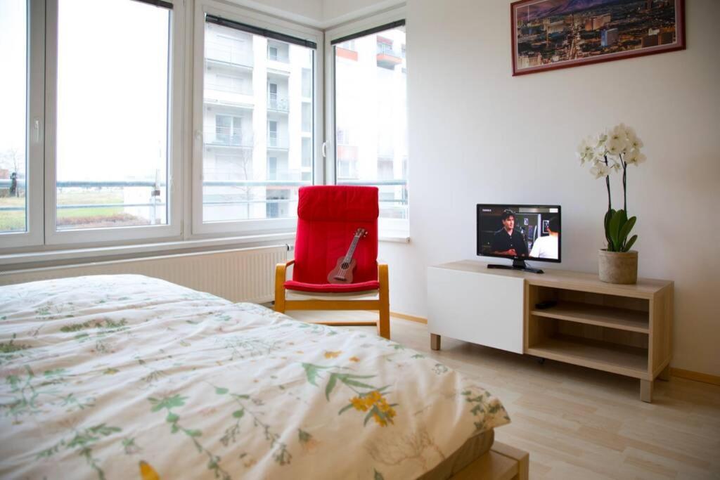 Modern Apartments - Airport 8Mins براغ المظهر الخارجي الصورة