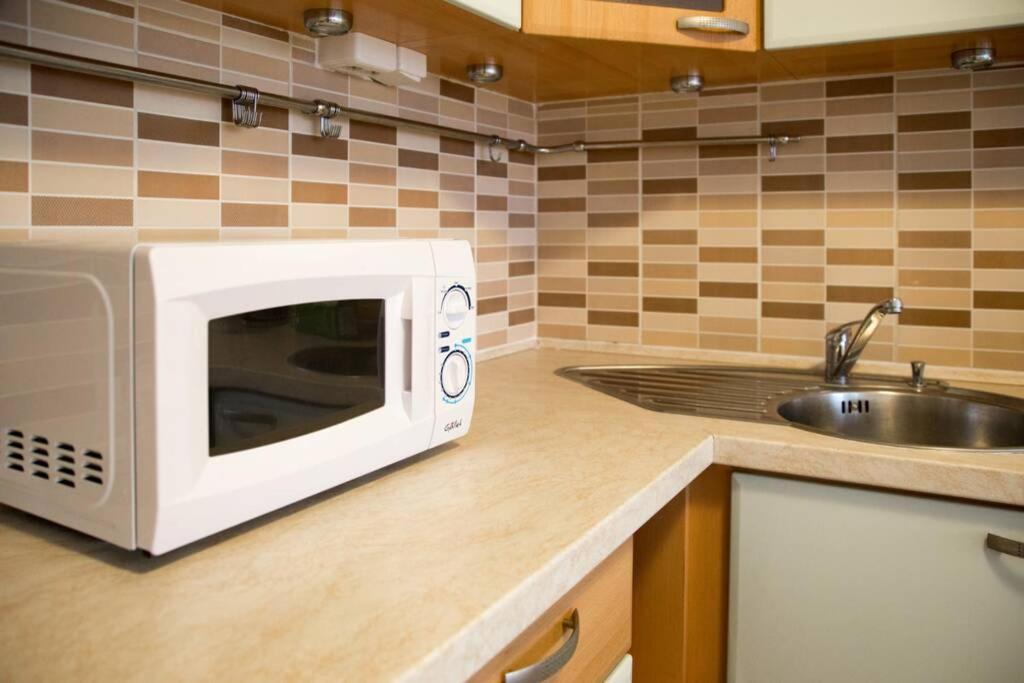 Modern Apartments - Airport 8Mins براغ المظهر الخارجي الصورة